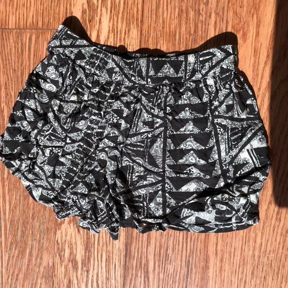 Patterned shorts - Picture 2 of 4